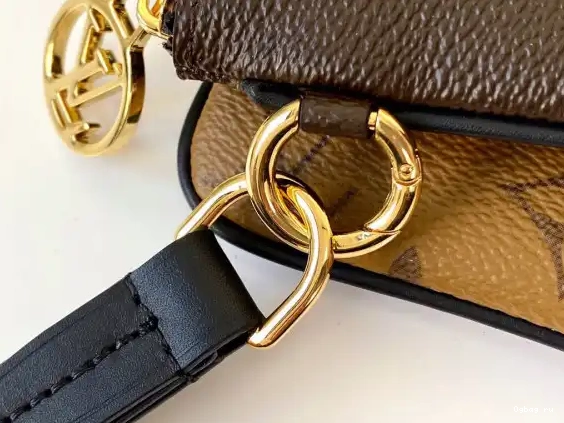 MONOGRAM POUCH LOUIS VUITTON 0517